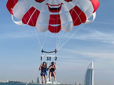 >Parasailing in Dubai